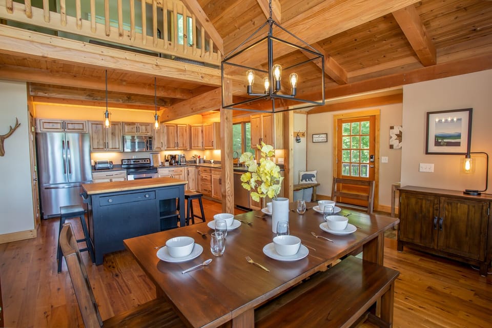 Dine up to 12 Guests!