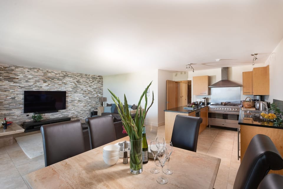 Open Plan Living- 4 The Vista