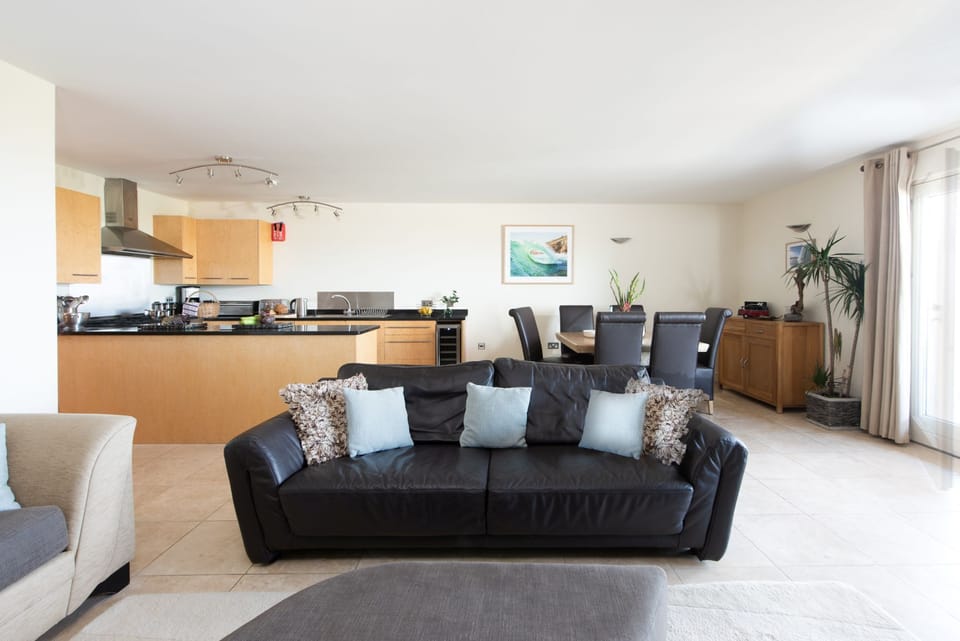 Sofas, Dining Table- 4 The Vista
