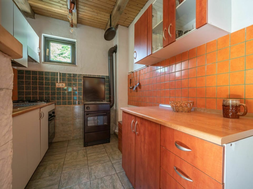 Property, Room, Kitchen, Cabinetry, Furniture, Countertop, Building, Tile, House, Real Estate