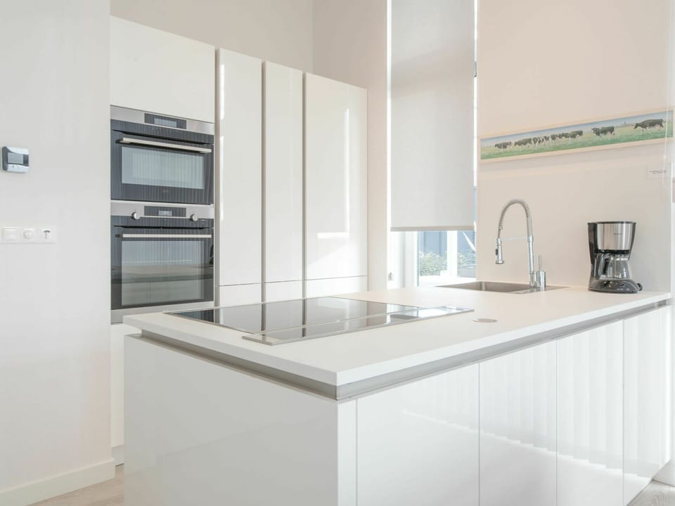 Cabinetry, Countertop, Tap, Sink, Property, Plumbing Fixture, Kitchen Sink, Kitchen, House, Kitchen Appliance