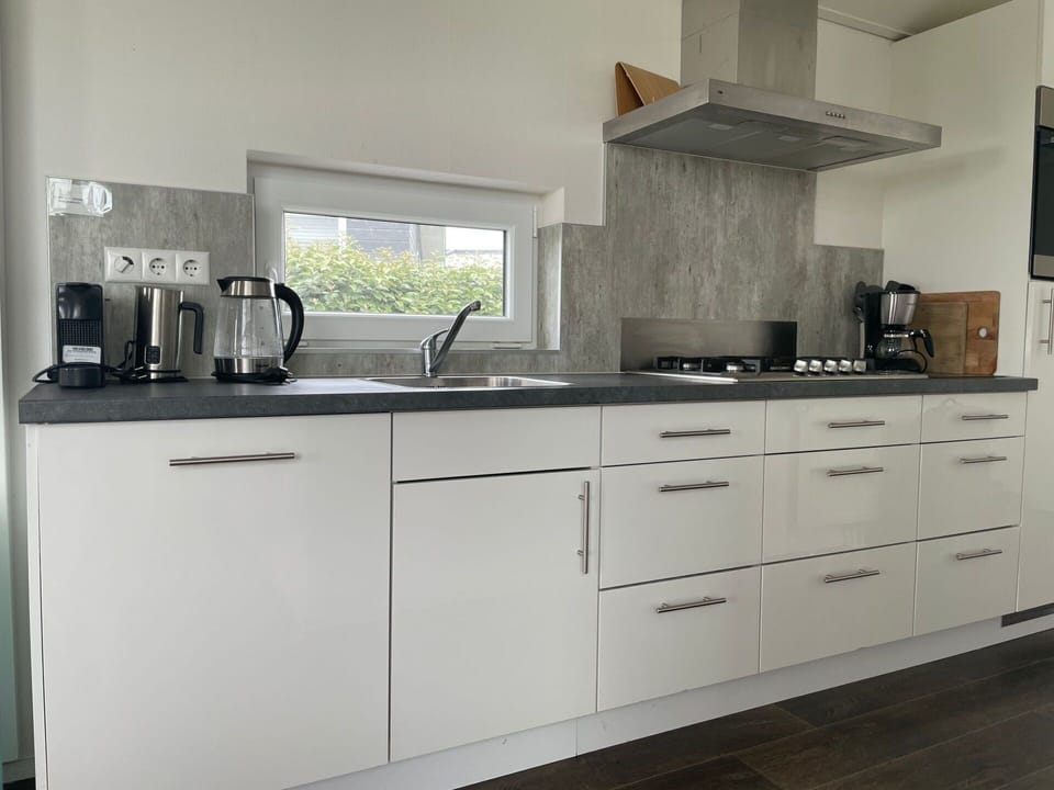 Cabinetry, Countertop, Kitchen Sink, Property, Sink, Building, Kitchen, Tap, Drawer, Interior Design