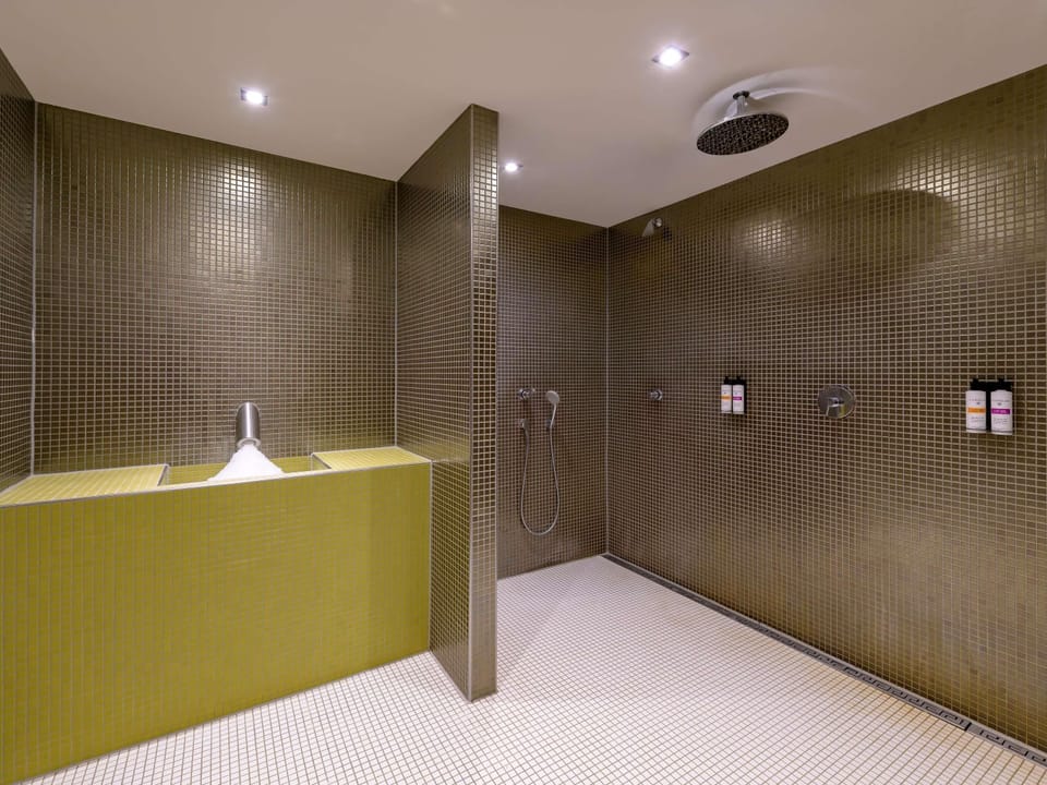 Sauna, steam room