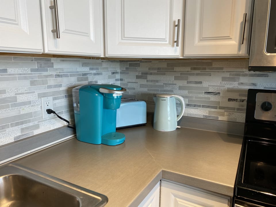 Keurig, toaster, water kettle and drip coffee maker available