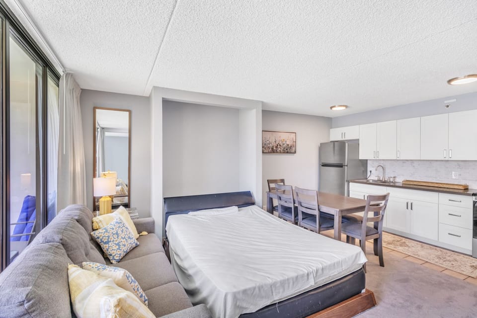 Condo, 1 Bedroom | Living area