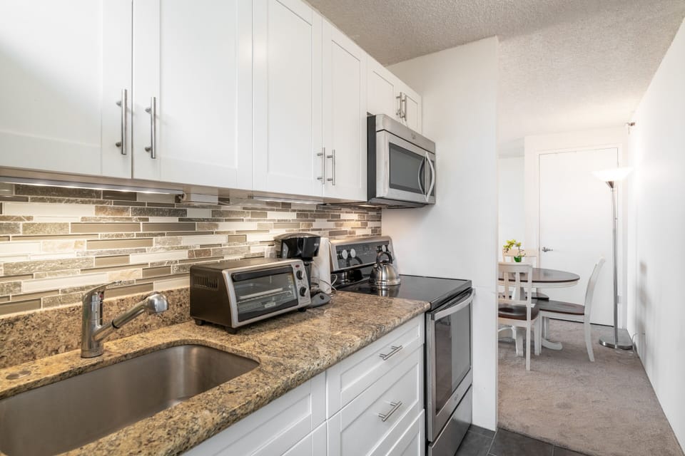 Condo, 1 Bedroom | Private kitchen | Fridge, oven, coffee/tea maker, toaster