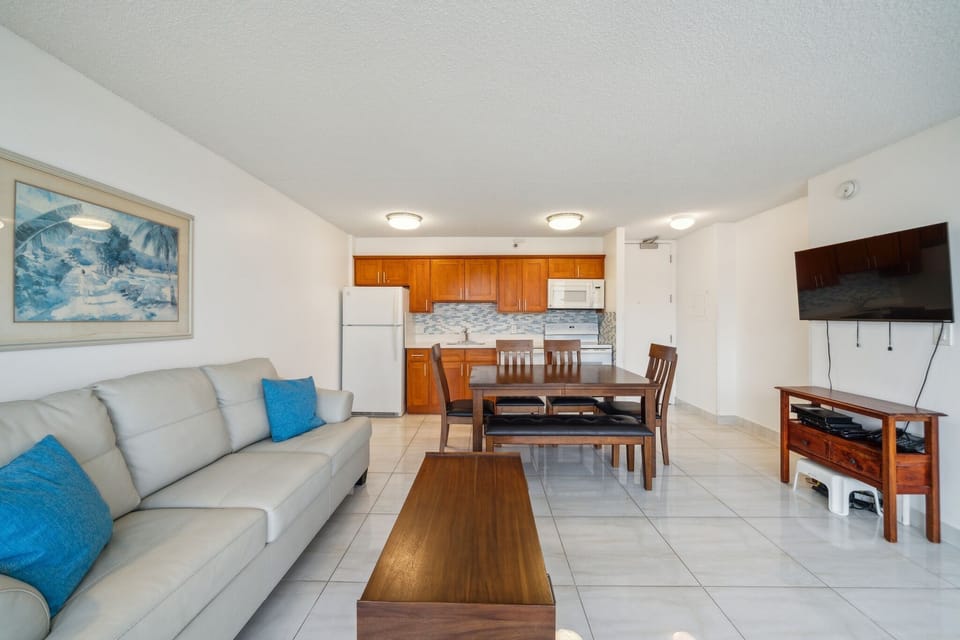 Condo, 1 Bedroom | Living area | Smart TV