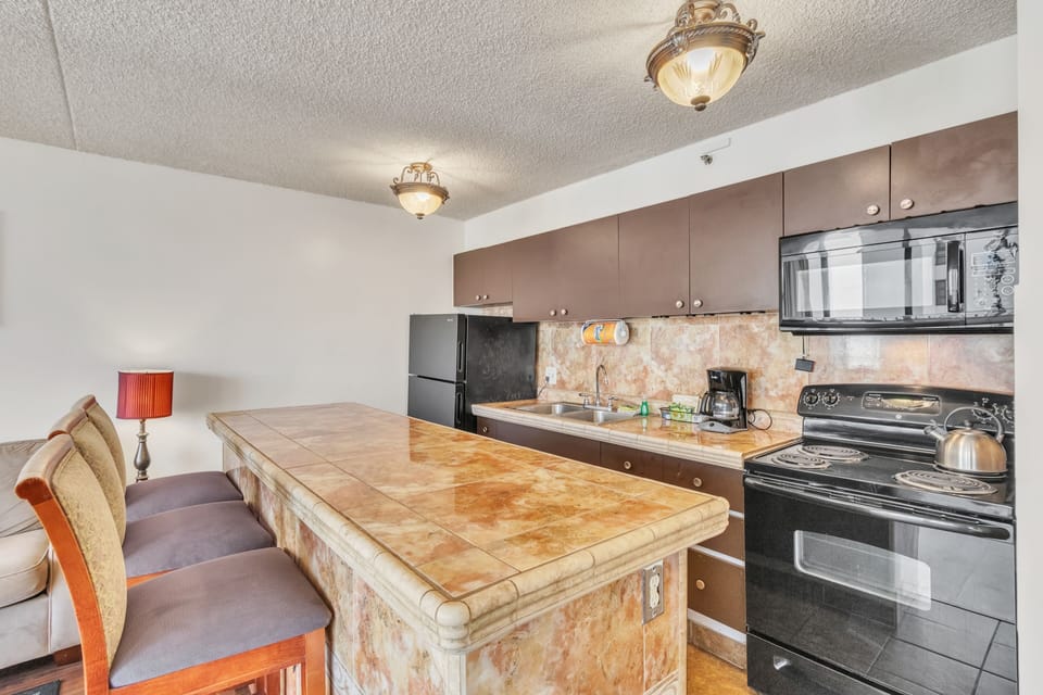 Condo, 1 Bedroom | Private kitchen | Fridge, oven, coffee/tea maker, toaster