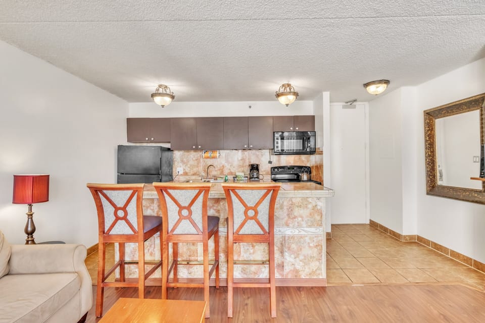 Condo, 1 Bedroom | Private kitchen | Fridge, oven, coffee/tea maker, toaster
