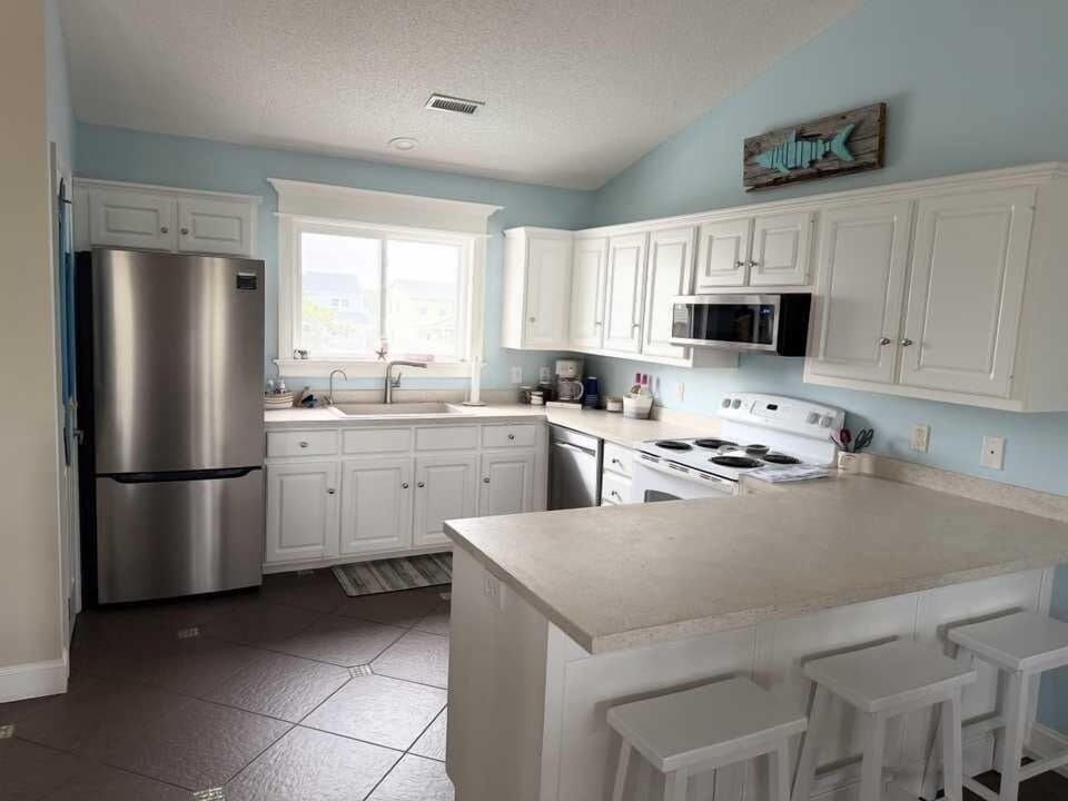 House, 3 Bedrooms | Private kitchen | Coffee/tea maker, fridge, oven, toaster