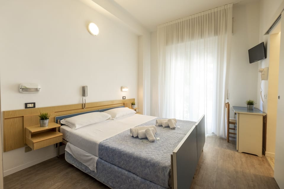 Standard Double or Twin Room | Desk, free WiFi