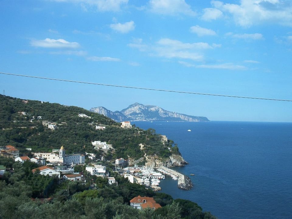 THE ANNEX A small house overlooking Capri, very close to Sorrento, Naples, and Pompeii, Chalet in Massa Lubrense