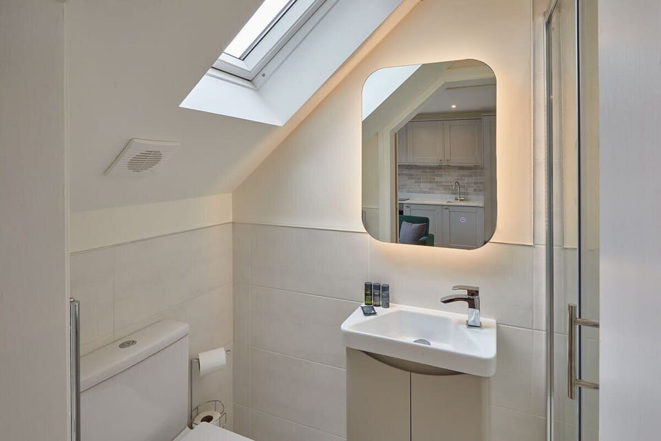 The Birds Nest, Whitby - Host & Stay