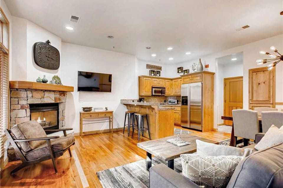 living room/kitchen