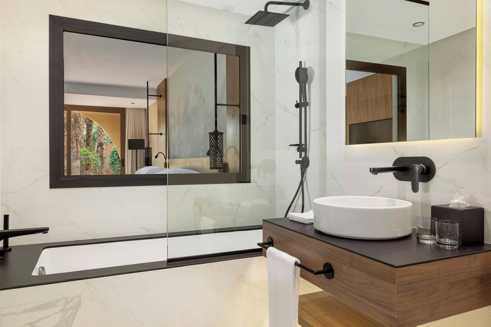 Combined shower/tub, spring water tub, eco-friendly toiletries
