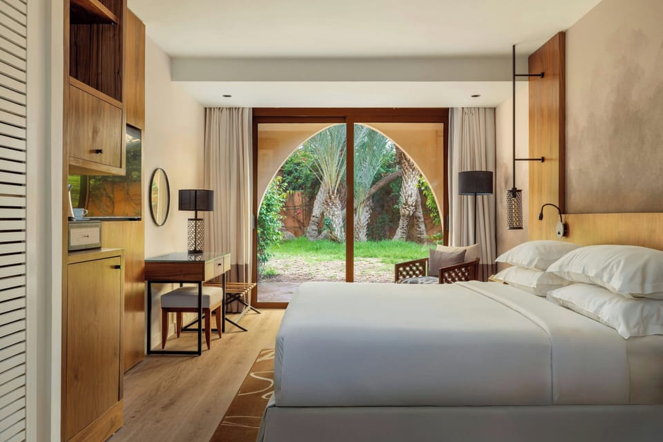 Hypo-allergenic bedding, minibar, in-room safe, desk