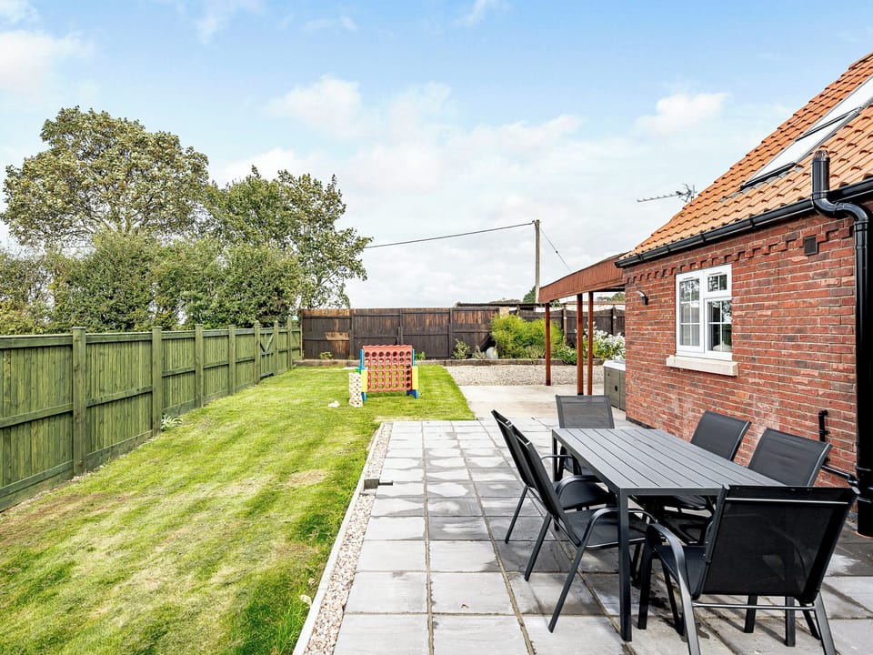 Sitting-out-area | Poppy Cottage, West Ashby, near Horncastle