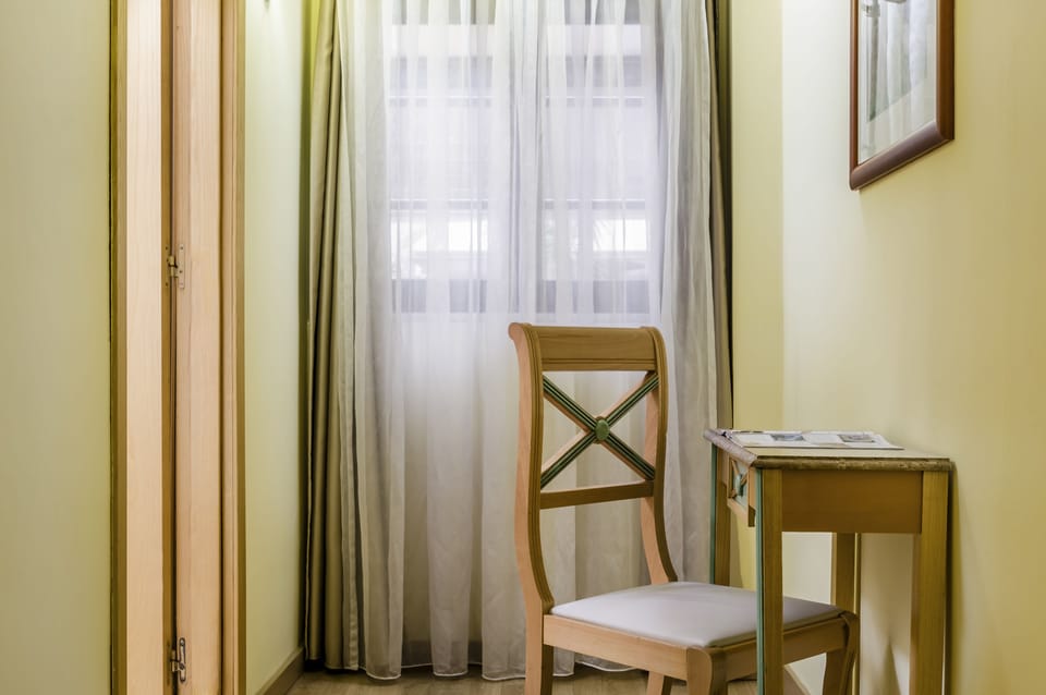 Triple Room | Minibar, in-room safe, desk, blackout drapes