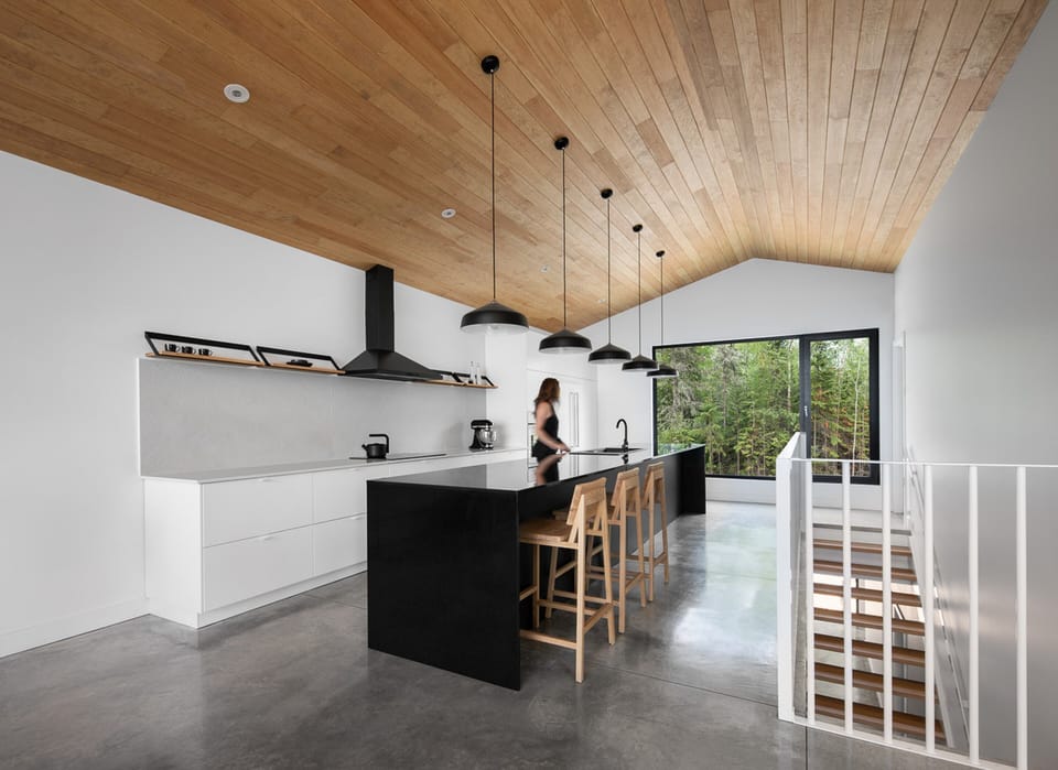 All-equipped kitchen - CharlevoixChalets.com