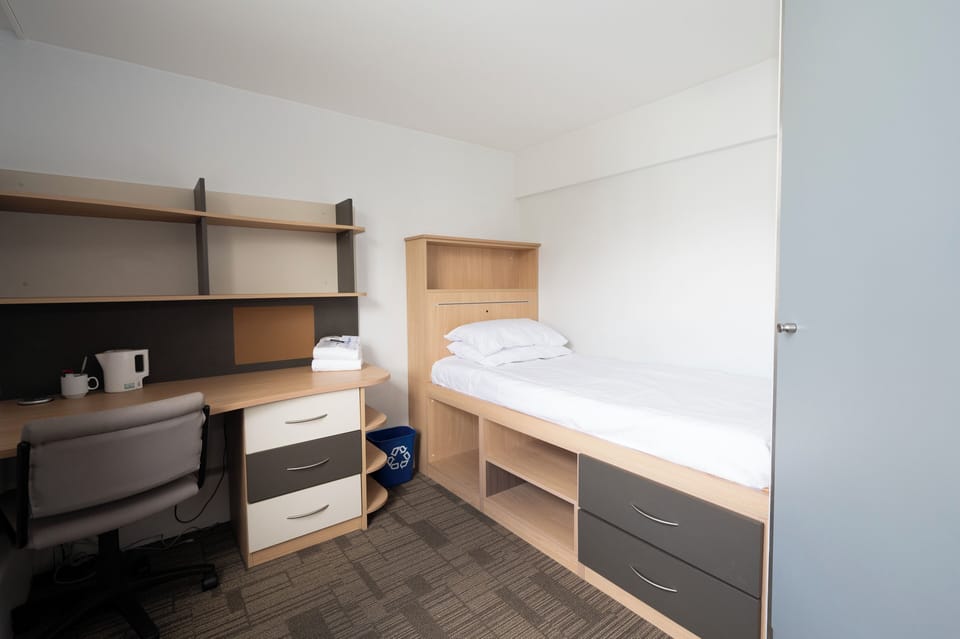 Single Ensuite Room | Laptop workspace, iron/ironing board, free WiFi, bed sheets