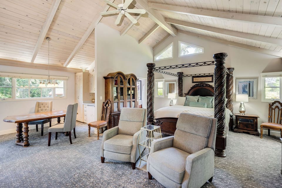 Palisade Cottage | Living area | Flat-screen TV, fireplace, heated floors, streaming services
