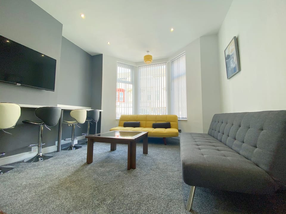 Apartment, Ensuite | Lounge