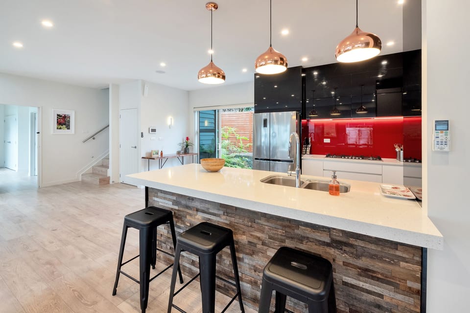 House, 5 Bedrooms | Private kitchen | Full-size fridge, microwave, oven, stovetop