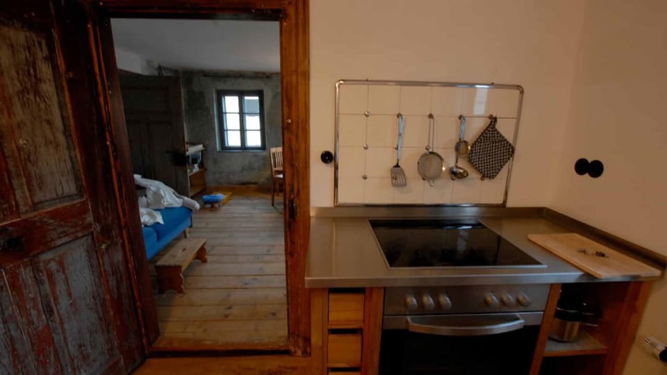 House | Private kitchen | Stovetop, coffee/tea maker, electric kettle, cookware/dishes/utensils