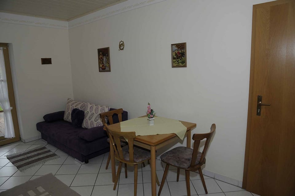 Condo | Living area | 42-inch flat-screen TV with satellite channels, TV