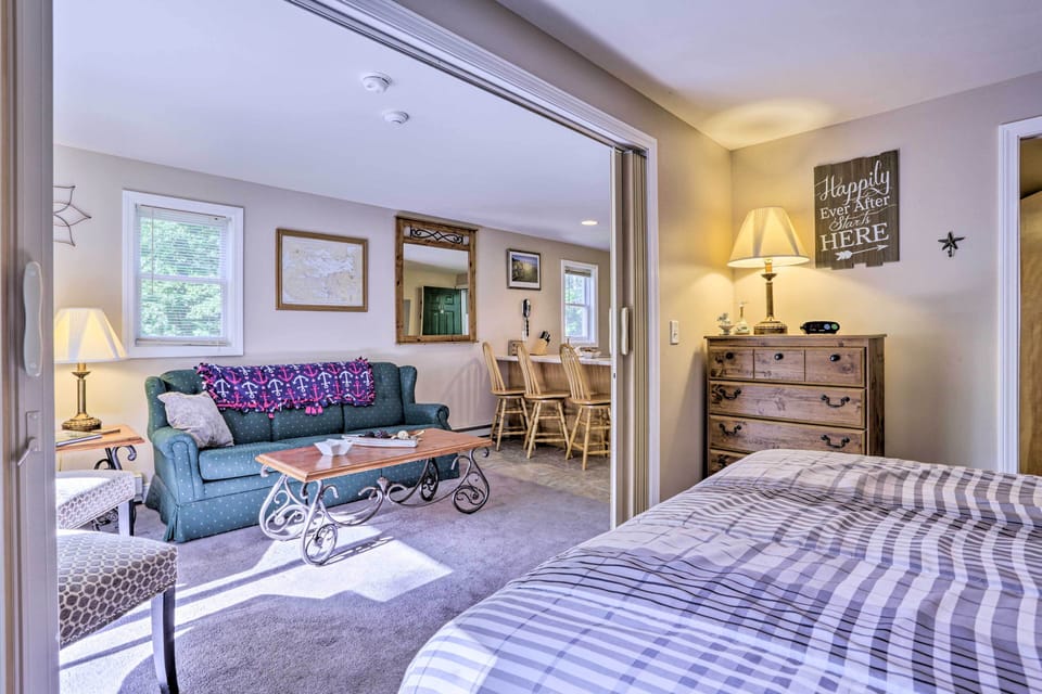Bedroom | Queen Bed