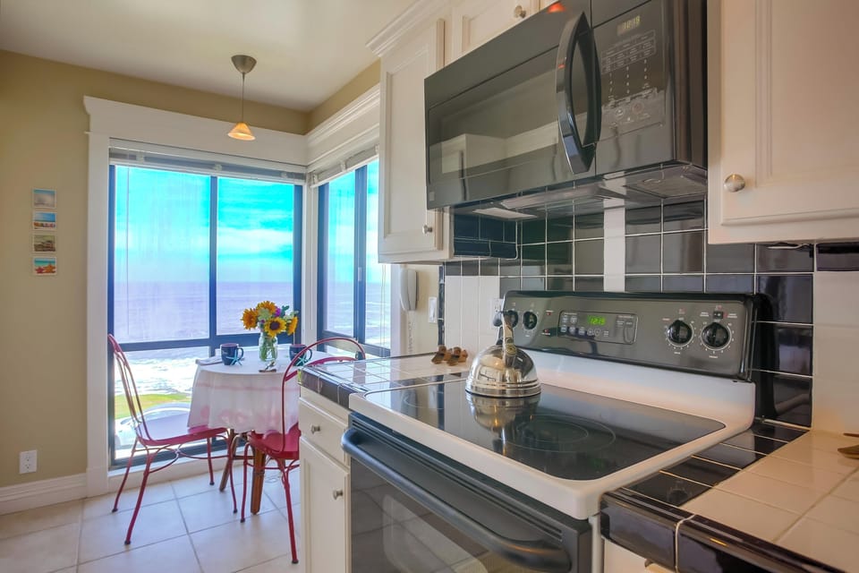 Fully equipped kitchen.