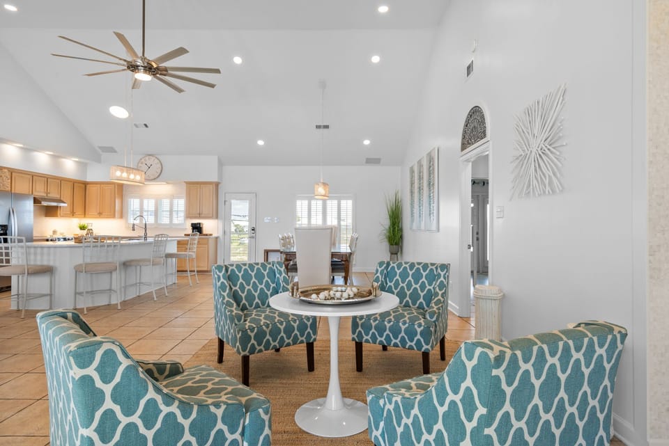 Dauphin Charm Pet Friendly Sitting Area