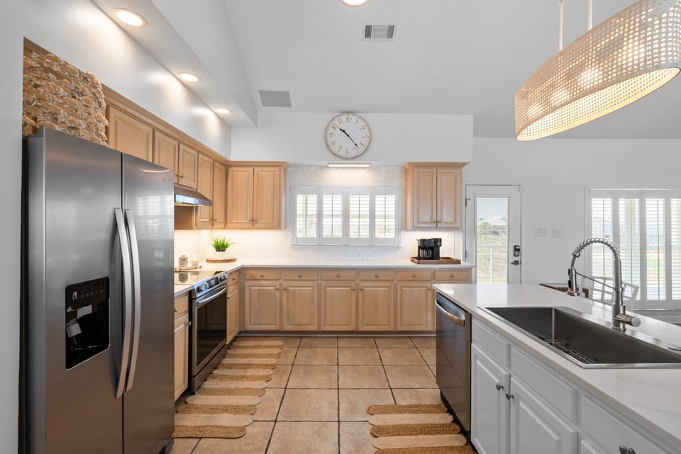 Dauphin Charm Fully Equipped Kitchen