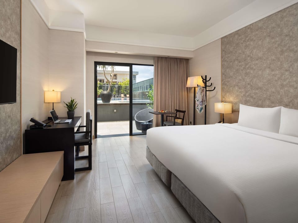 Deluxe Poolside Room, 1 King Bed | In-room safe, desk, blackout drapes, iron/ironing board