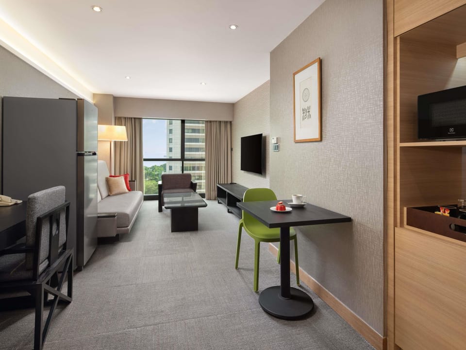Junior Suite, 1 King Bed | In-room safe, desk, blackout drapes, iron/ironing board
