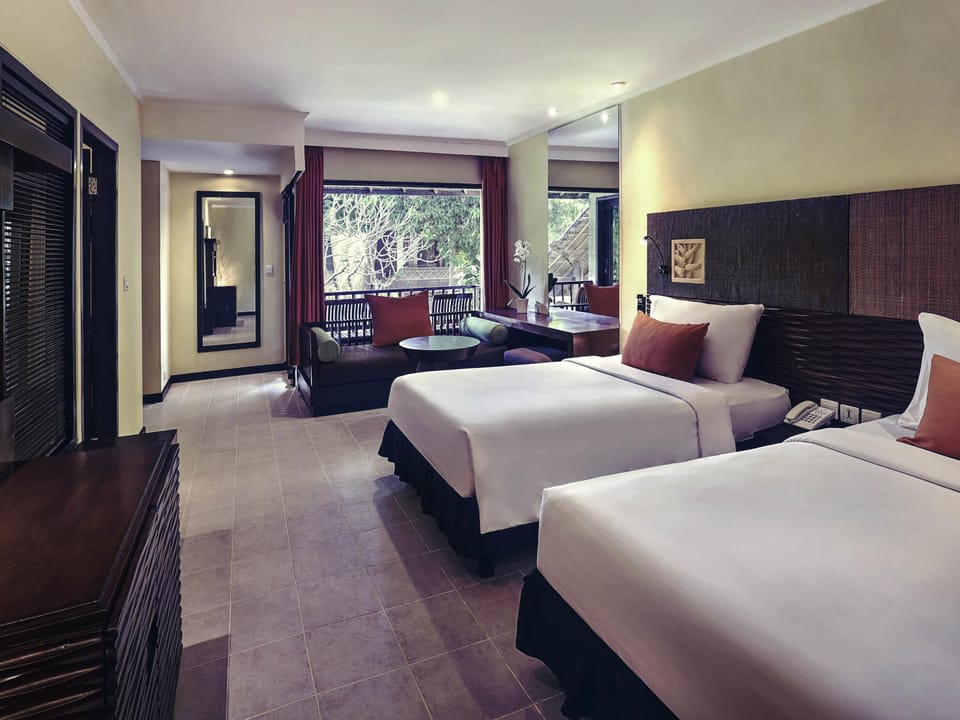 Executive Twin Room, 2 Twin Beds | Minibar, in-room safe, desk, laptop workspace