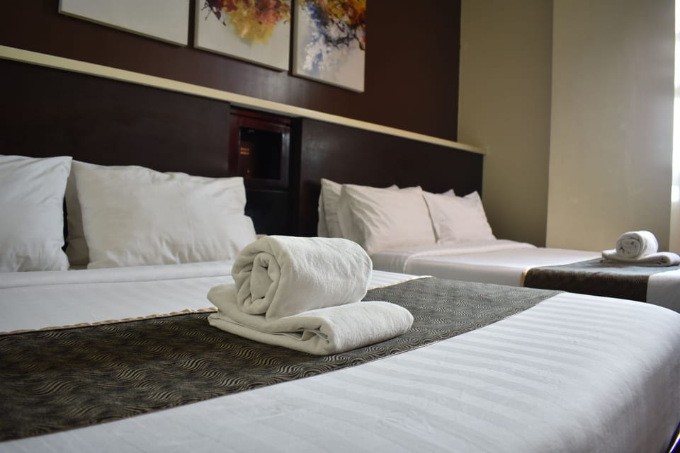 Boutique Deluxe Twin | Laptop workspace, free WiFi, bed sheets