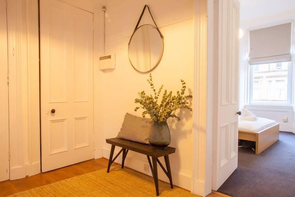 Stunning traditional tenement building with generous living space