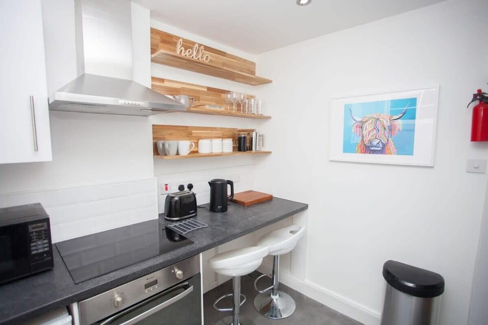Kitchen with utensils provided