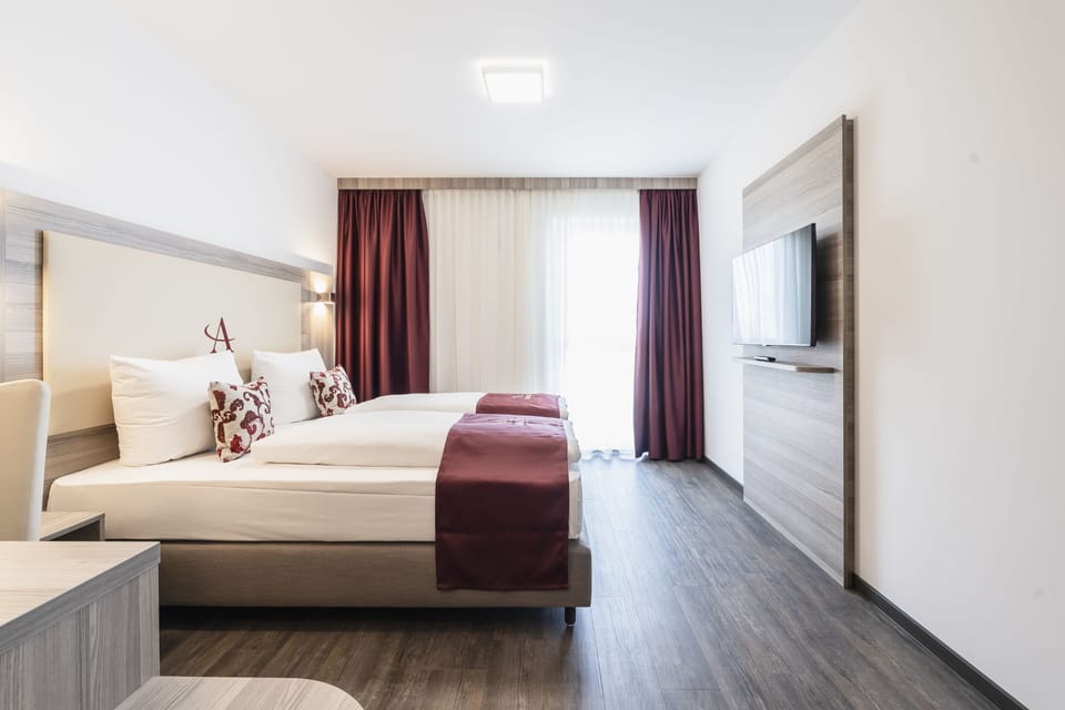 Double Room | Hypo-allergenic bedding, in-room safe, desk, laptop workspace