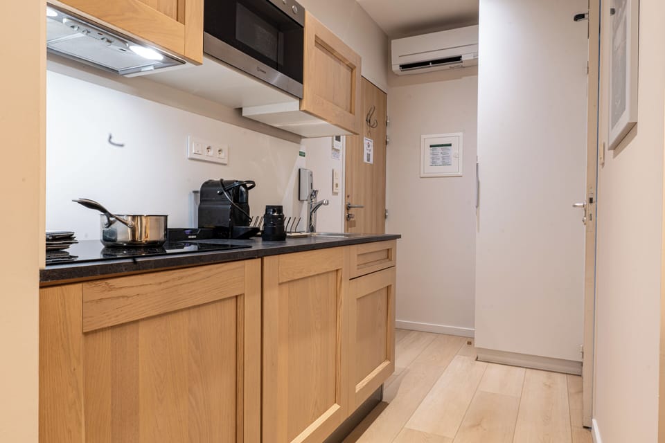 Double Room, 1 Queen Bed, City View (5) | Private kitchen | Mini-fridge, microwave, stovetop, espresso maker