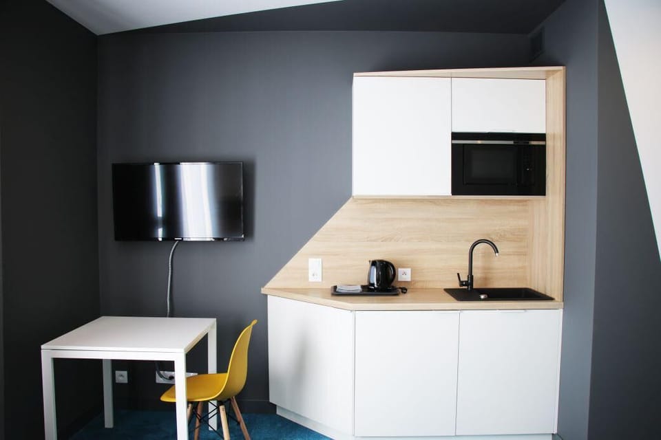 Microwave, electric kettle