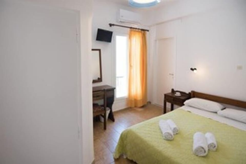 Basic Double Room | Free WiFi, bed sheets