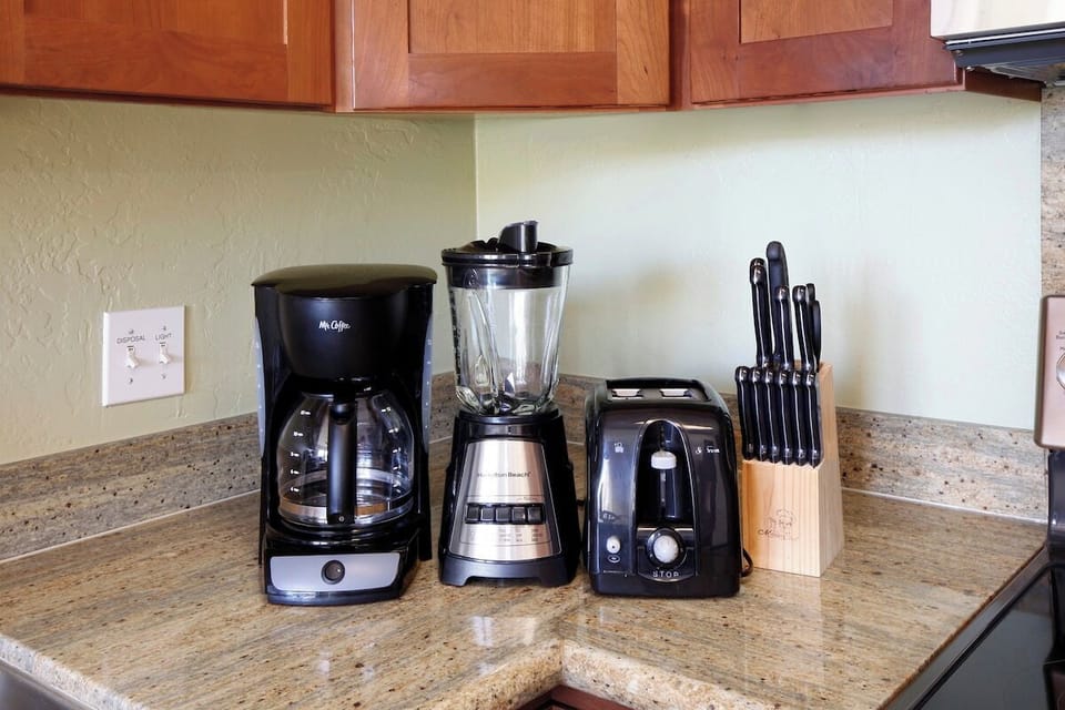Small Kitchen Appliances - Kahala 712