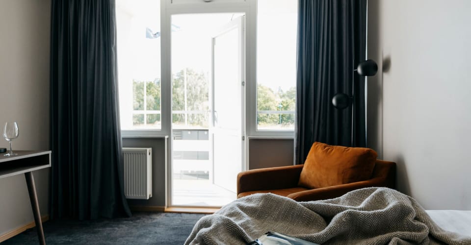 Economy Single Room | In-room safe, desk, WiFi (free), alarm clocks