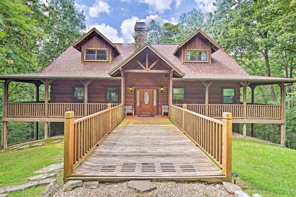 Cabin Exterior | Step-Free Entry