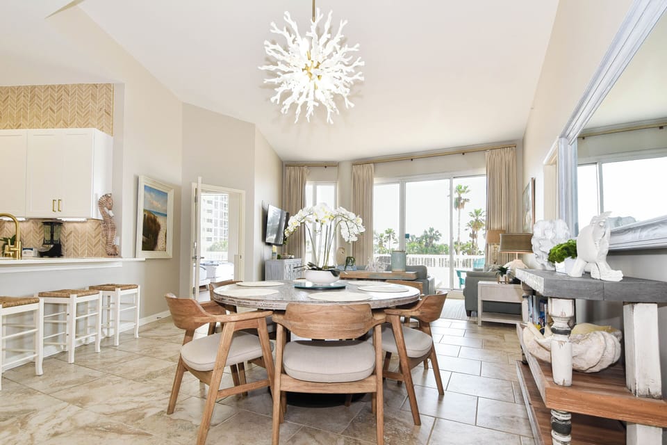 Silver Shells St. Maarten 202 - Dining Area into Living Area