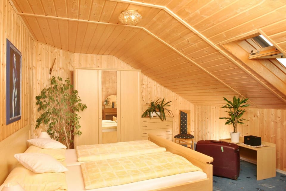 Free cribs/infant beds, free WiFi, bed sheets