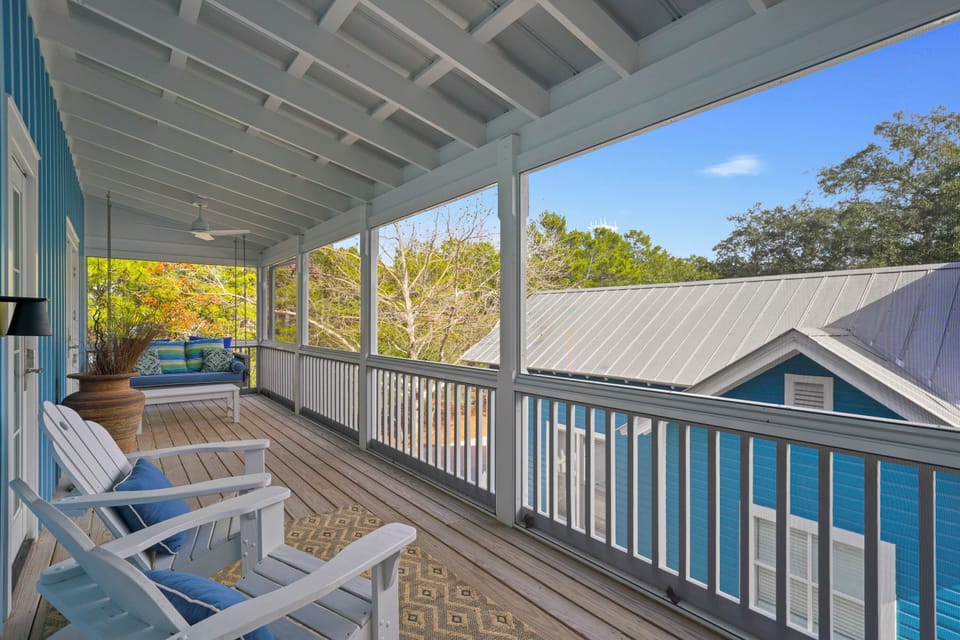 LARGE 2ND FLOOR, FURNISHED SCREENED PORCH OFF BEDROOMS