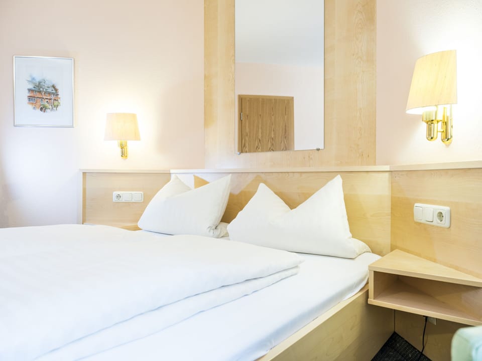 Double Room | In-room safe, desk, free cribs/infant beds, free WiFi
